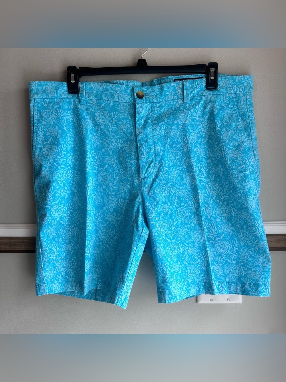 Vineyard Vines Blue Turtle Print Breaker 9” Shorts​